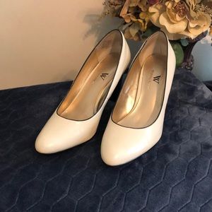 Worthington Women’s Off-white Leather Dress Pumps